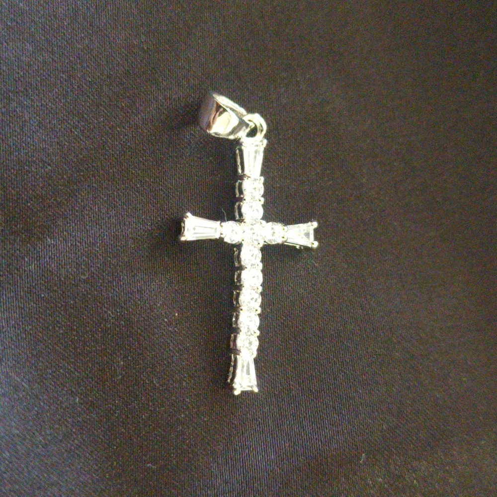 Elegant Silver Cross Pendant